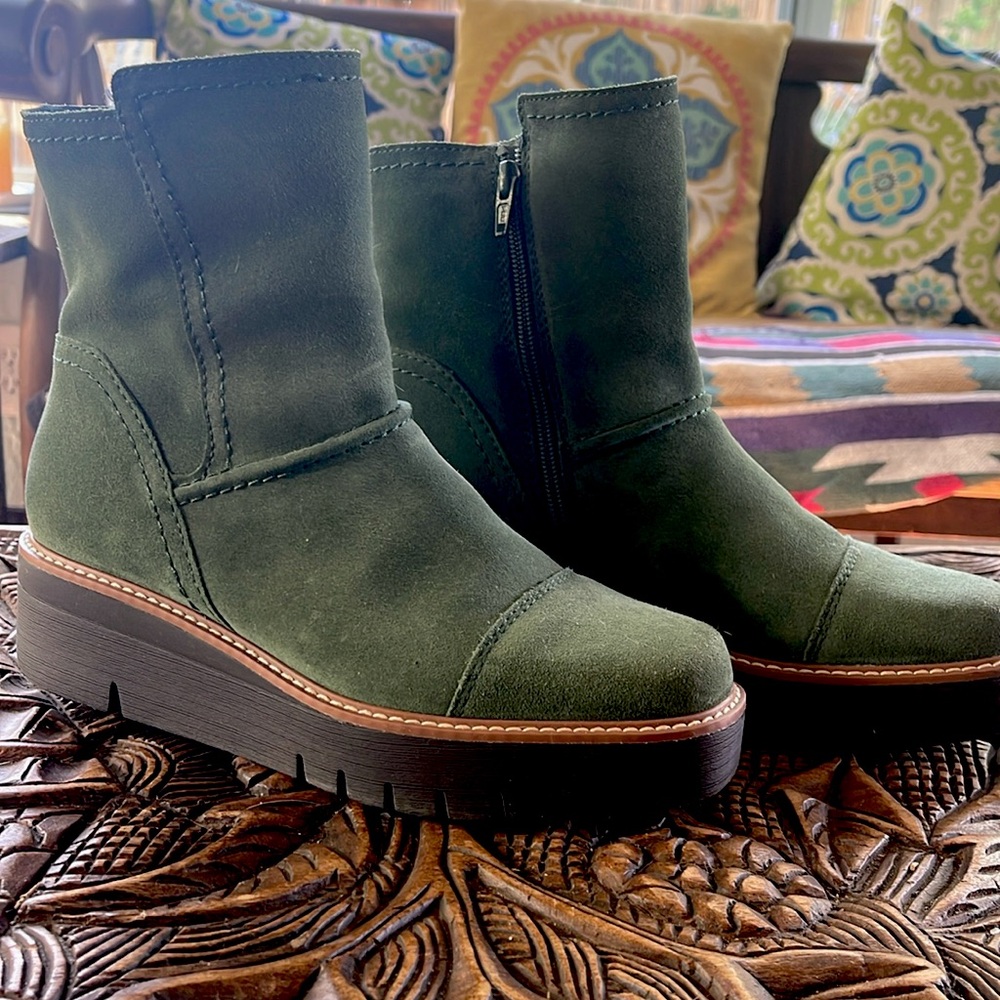 Naturalizer Wylie Suede Platform Booties green 6.5 wide boots soft